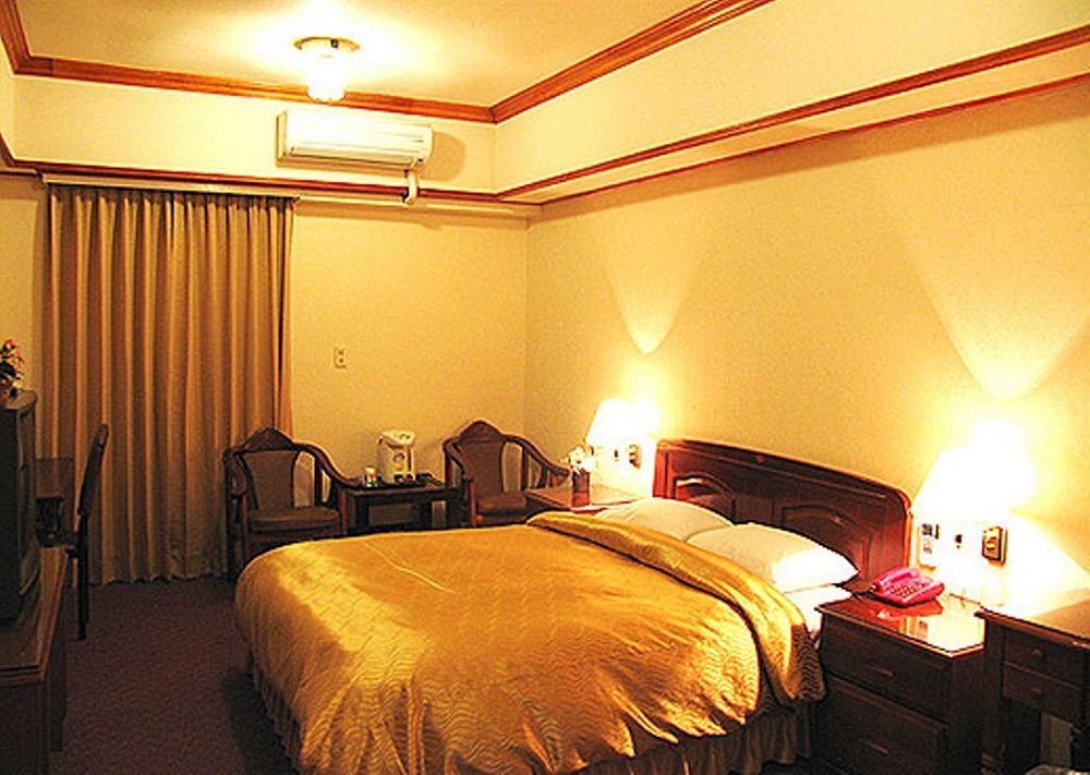 Sin Fu Business Hotel Taichung Exteriör bild